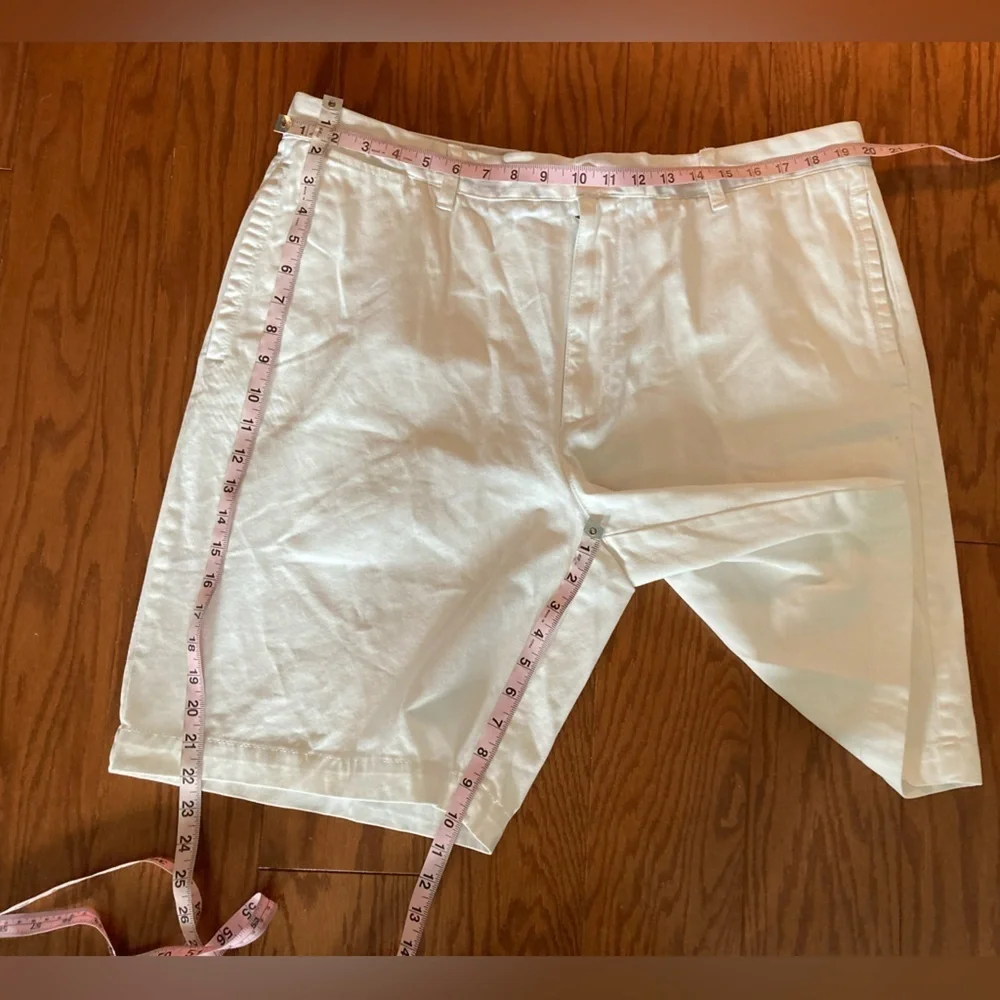 Izod White Shorts Size 40 New With Tags  belt loops